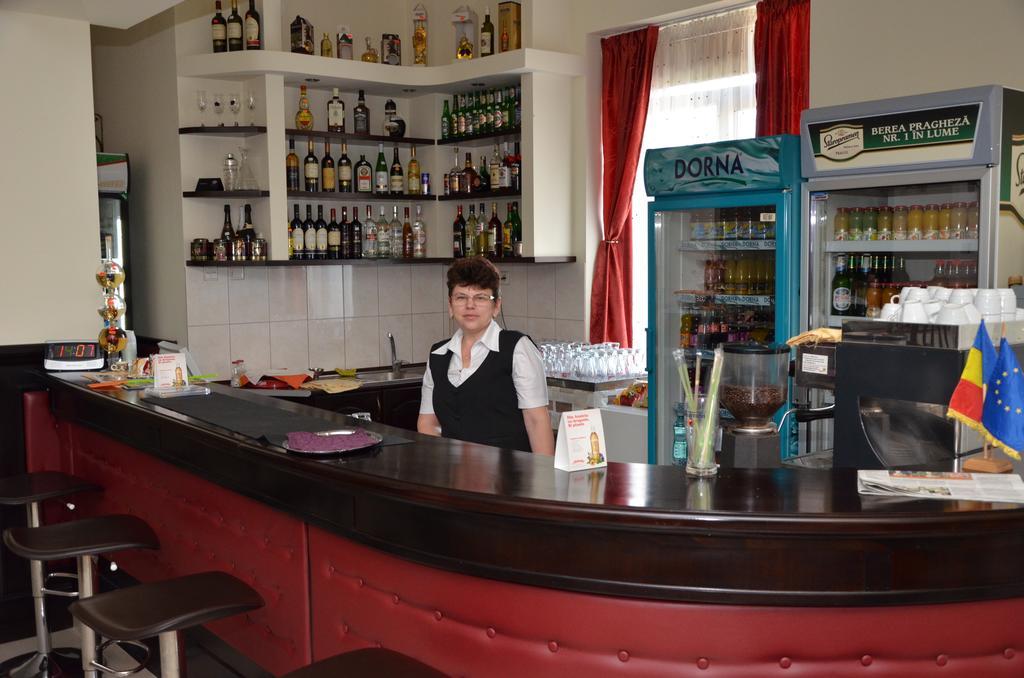 Hotel Restaurant La Conac Botiz Buitenkant foto