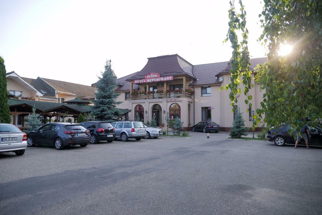 Hotel Restaurant La Conac Botiz Buitenkant foto